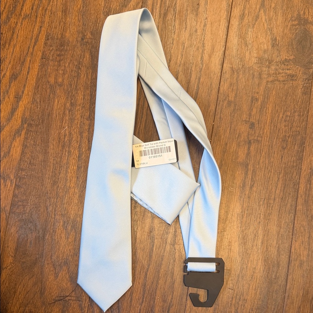 Elegant Light Blue Men's Tie